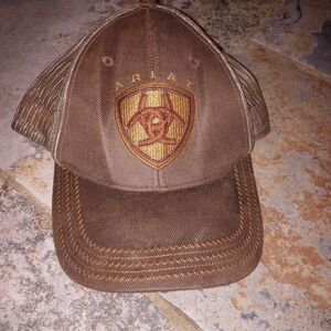 Ariat hat.